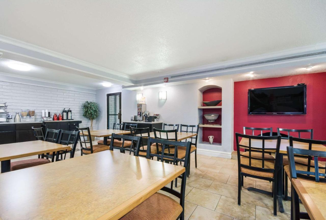Econo Lodge Del City Exterior foto
