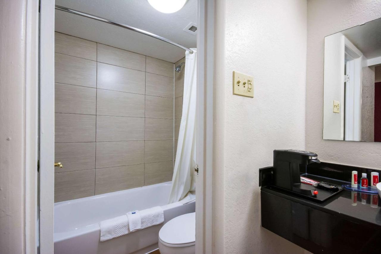 Econo Lodge Del City Exterior foto