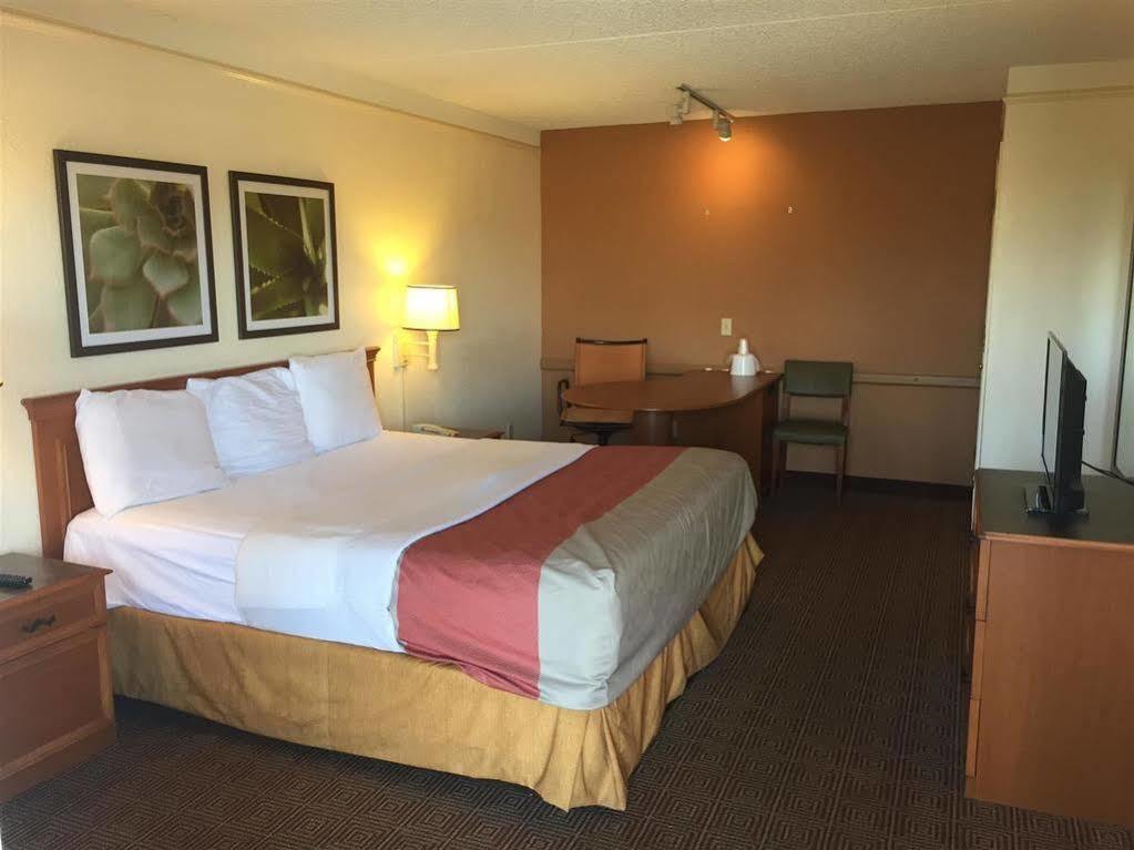 Econo Lodge Del City Exterior foto